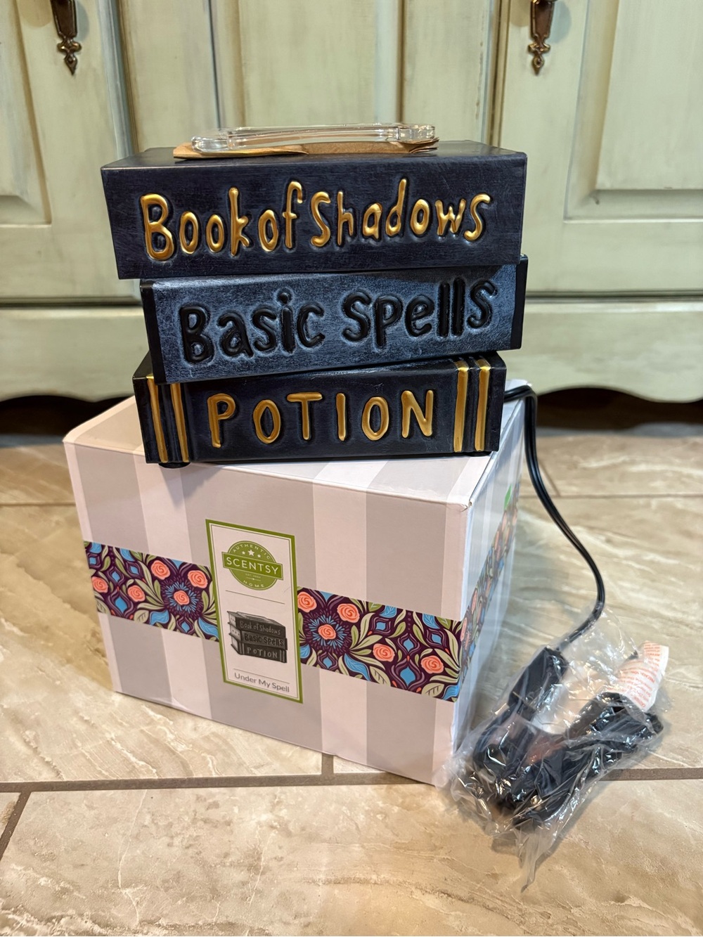Scentsy "Under My Spell" wax warmer